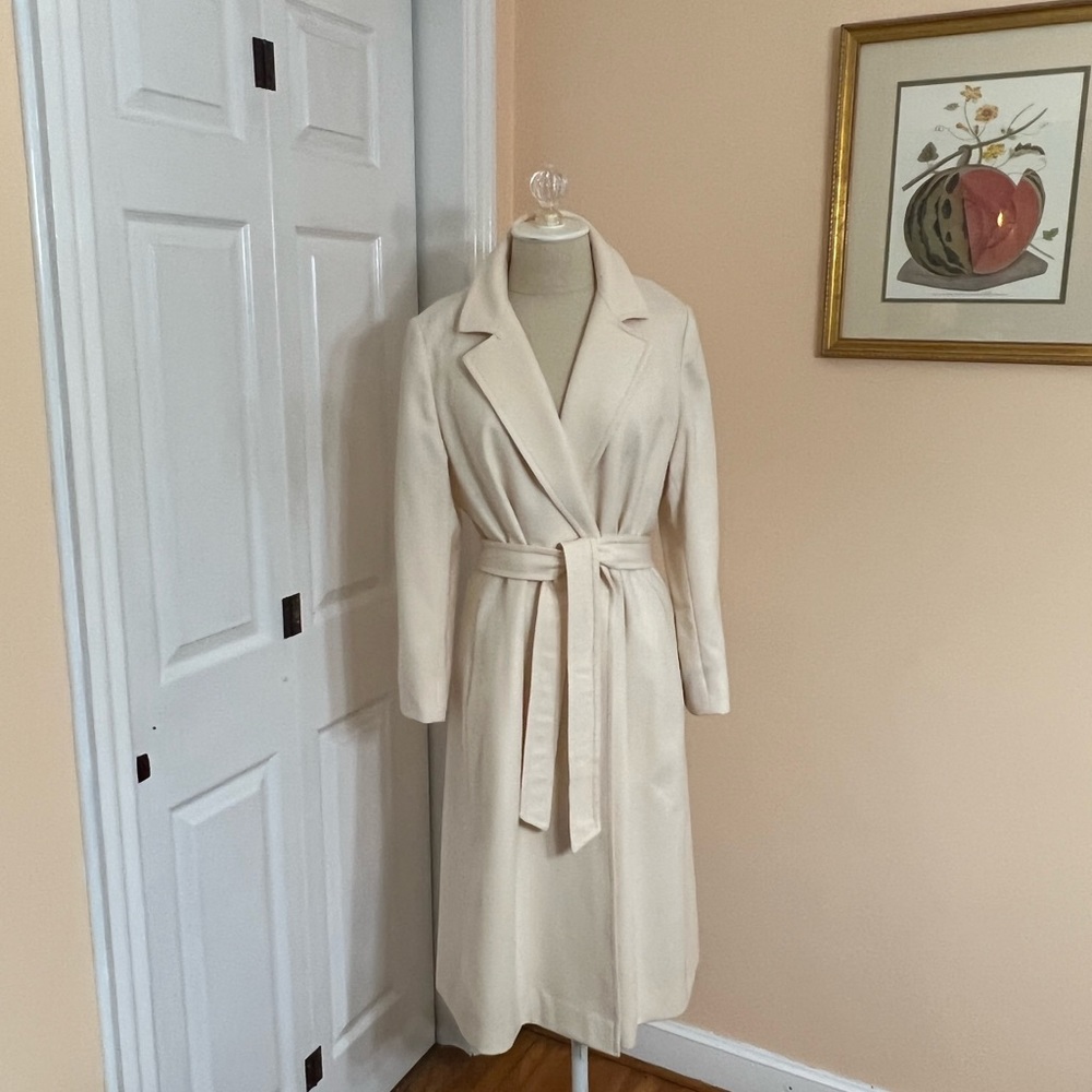 Vtg  50’s Bromleigh 100% Wool Trench Coat Ivory 1 button belted. Fully lined. M
